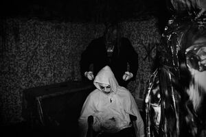 Фотография перформанса Впусти меня от компании За гранью (Фото 1)